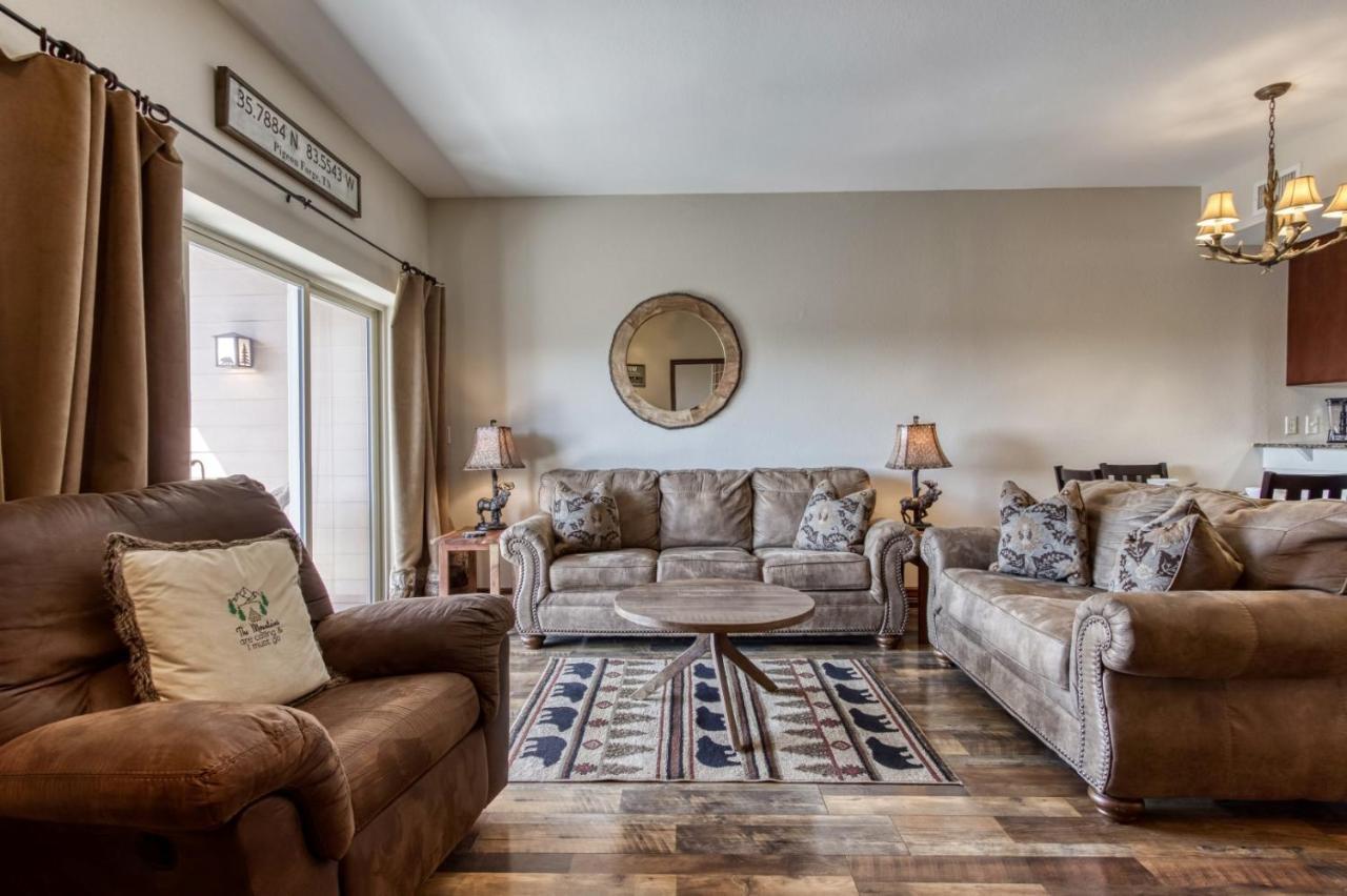 Gorgeous 2Bd 2Bth Condo With Mountain Views Pool Hot Tub Game Room Close To Parkway Pigeon Forge Dış mekan fotoğraf